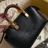 شنطة فندي مع سكارڤ