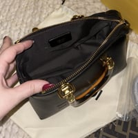 شنطة فندي مع سكارڤ