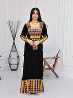 ثوب تراثي مطور: نقشات زاهية