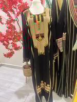 ثوب عسيري مطرز بخيوط ذهبية وتصميم تراثي جذاب