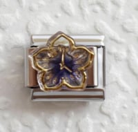 تشارمز فضي مع وردة مموجة