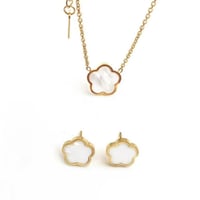 طقم ذهبي تصميم وردة البرسيم من الستانلس ستيل