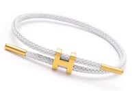 اسوارة H الجميلة