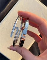 بكج اساور مكون من ٢ اسوارة عالية الجودة