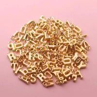 تعليقة حرف ذهبي -اكتب الحرف المطلوب