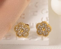 اكسسواريز من الستانلس ستيل مرصع بالزركون تصميم زهر...