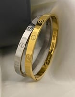 بكج اساور مكون من ٢ اسوارة عالية الجودة