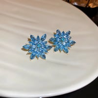 قرط كريستال بتصميم ندفة الثلج