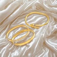 سوار أنيق يكمل إطلالتك