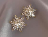 قرط كريستال بتصميم ندفة الثلج