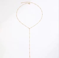 قلادة ناعمة بتصميم متدلي