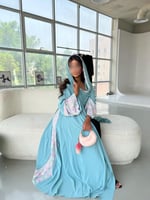 عباية نص كلوش قماش كريب احساس مع تدخيلات