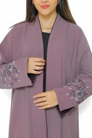 عباية لف مطرزة في الكم