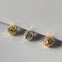 حلقان ذهب وايت كورة سادة