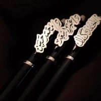 قلم نحت بالخط المبطن فضي-متجر فرح