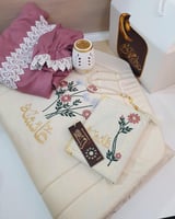 بكج إهداء نسائي مطرز– مخصص بالاسم