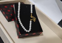 عقد عنق لؤلؤ بالاسم حسب الطلب