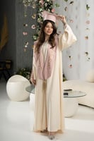 عبايات تخرج لون بيج مع وشاح وردي-متجر فرح