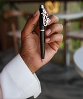 قلم نحت بالاسم فضي -متجر فرح