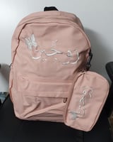 حقائب مدرسيه لون وردي_بالاسم حسب الطلب