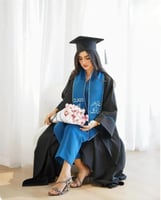 عباية تخرج لون أسود مع أزرق سماوي-متجر فرح