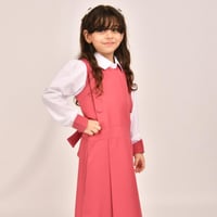 مريول ابتدائي وردي تصميم كويتي مزين بازرار جانبية...