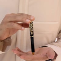 قلم بالاسم بالخط المبطن فضي-متجر فرح