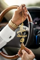 تعليقة سيارة شكل الصقر مع كسرة العود-متجر فرح