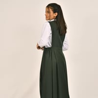 مريول متوسط زيتي بياقة بليزر وزم من الجانبين