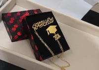 بروش تخرج قطعتين بالاسم-متجر فرح