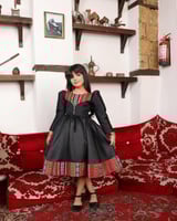 فستان ممزوج بنقشات السدو يوم التأسيس-متجر فرح