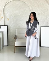 عباية تخرج رمادي فاتح و رمادي غامق