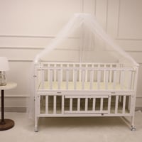 سرير اطفال خشبي ابيض بدون مفرش