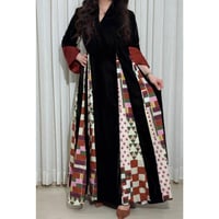 جلابية زيتية بقصات طويلة