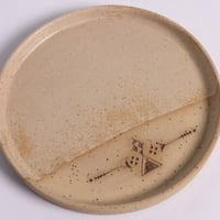 طبق من الفخار