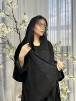 عبايه شتوية مخمل +دانتيل