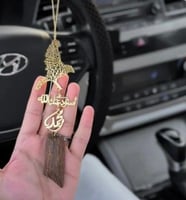 تعليقة سيارة عود مع رسمة الصقر