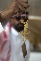 تعليقه غزال وكسره العود الاسم حسب الطلب