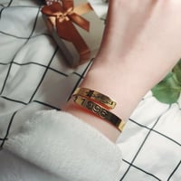 اسواره نسائي بالاسم والتاريخ حسب الطلب