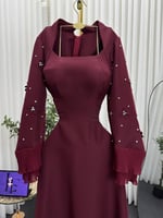 فستان برغندي كم تطريز