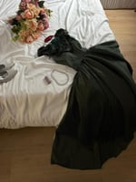 فستان زمردة الكلاسيك من سكر Sukar