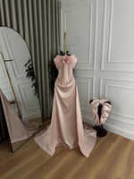 فستان سهرة لحمي وردة