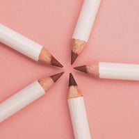 محدد شفاه كريمي من ميو - 1.2جرام