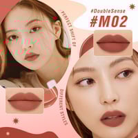 احمر شفاه لامع يدوم طويلًا من بينك فلاش