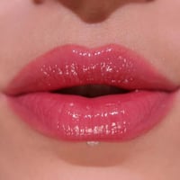 قلوس ملمع ومكبر الشفاه باوت بومب بلومبينج من ريفلو...