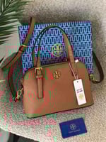 شنط يد نسائية جلد صناعي متوسطة الحجم