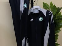 طقم تمارين المنتخب السعودي الاسود 2026 جاكت بسحاب...