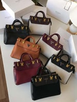 شنطة يد نسائية أنيقة – تصميم عصري ومتعدد الاستخدام