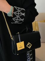 حقيبة فندي نسائية سوداء فخمة