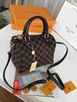 شنط يد نسائية واسعة وانيقة 2025